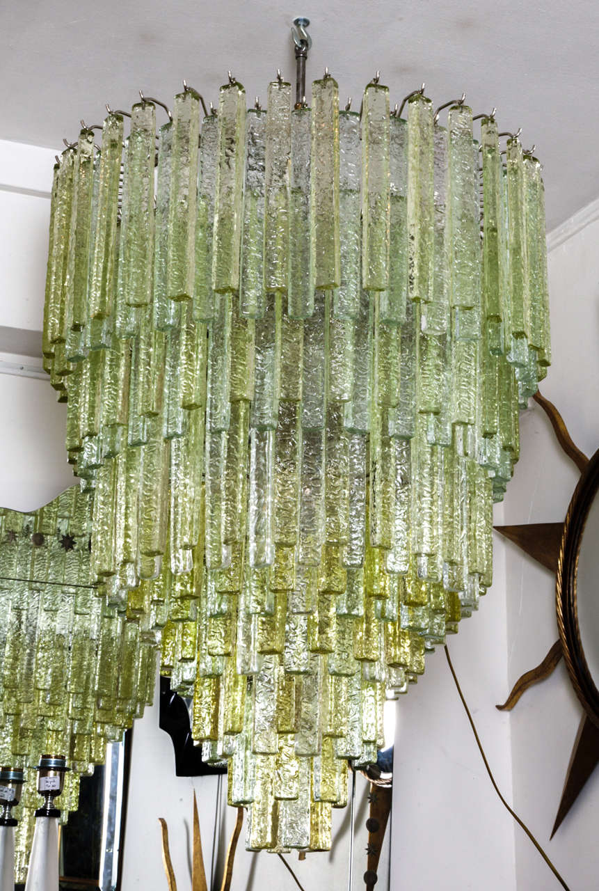 Pair of chandeliers in Murano glass. 3