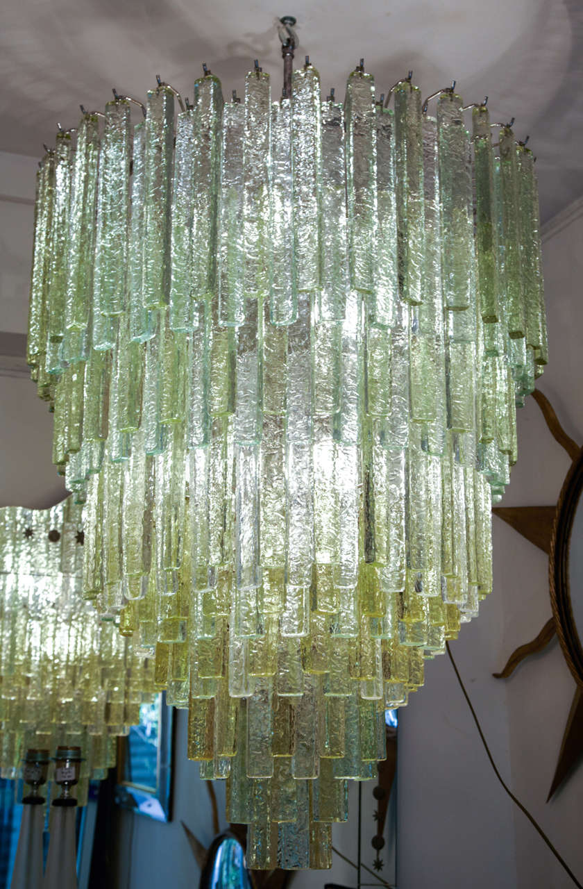 Pair of chandeliers in Murano glass. 4