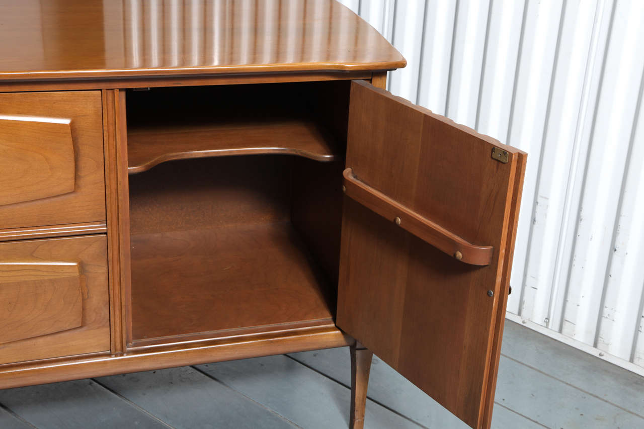 Mid-Century Heywood Wakefield Credenza In Excellent Condition For Sale In High Point, NC