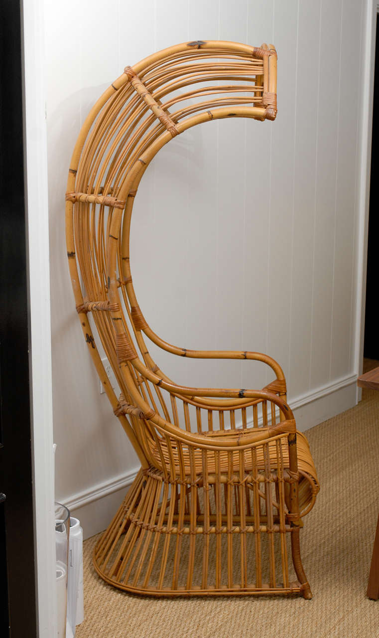 Rattan Hooded Chair In Good Condition In Atlanta, GA