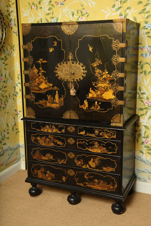 Rare William & Mary period Japanned cabinet on chest, with original shaped and pierced cast gilt brass mounts, decorated with chinoiserie figures in landscapes, birds and butterflies. The pair of top doors opening to reveal an arrangement of ten