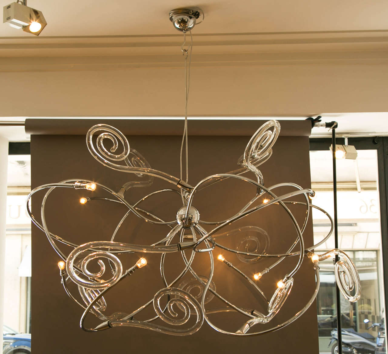 Large chromed steel and Murano glass chandelier called Polvo, 2012, by Maroeska Metz
Refined glass volutes, twelve lights.
Limited edition on 20.
It also exists with blackened steel.