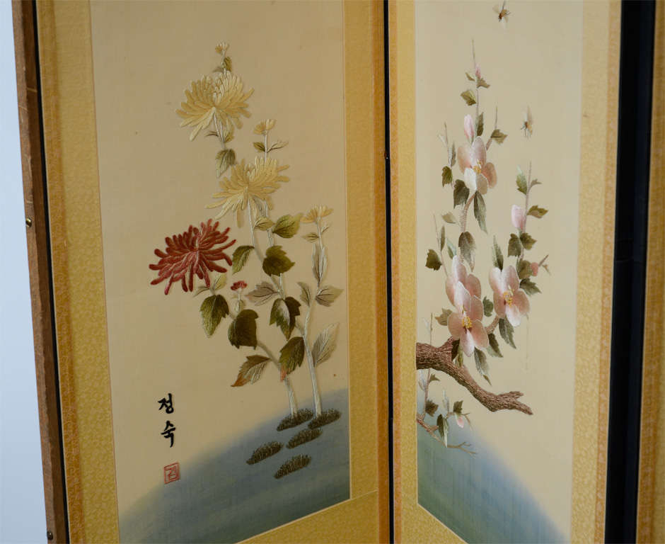 XX secolo Paravento coreano ricamato a sei pannelli di epoca Art Deco
