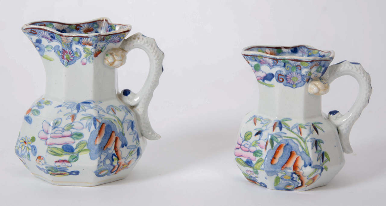 This is a good, very early pair of Mason ironstone hydra jugs dating to the early 19th century period of George 111

The jugs are of the octagonal hydra shape with snake handles.
They are typical early Mason's with a characteristic, hand-painted,