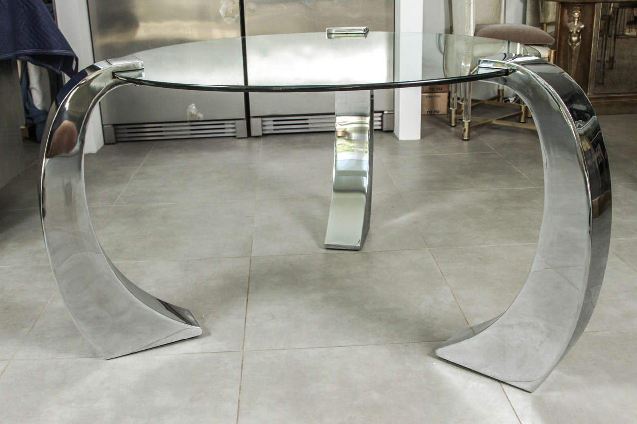 Circular Center Table of Glass with a Base of Three Discreet Chrome Supports 3