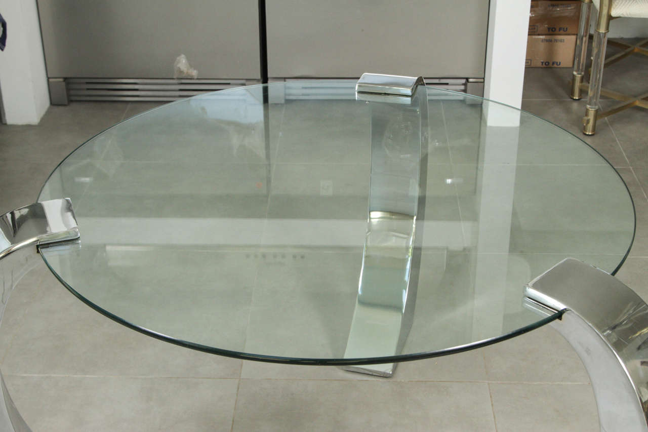 Circular Center Table of Glass with a Base of Three Discreet Chrome Supports 4