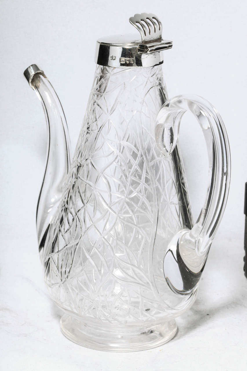 Anglais Rare et délicate carafe à liqueur victorienne à couvercle monté en argent sterling en vente