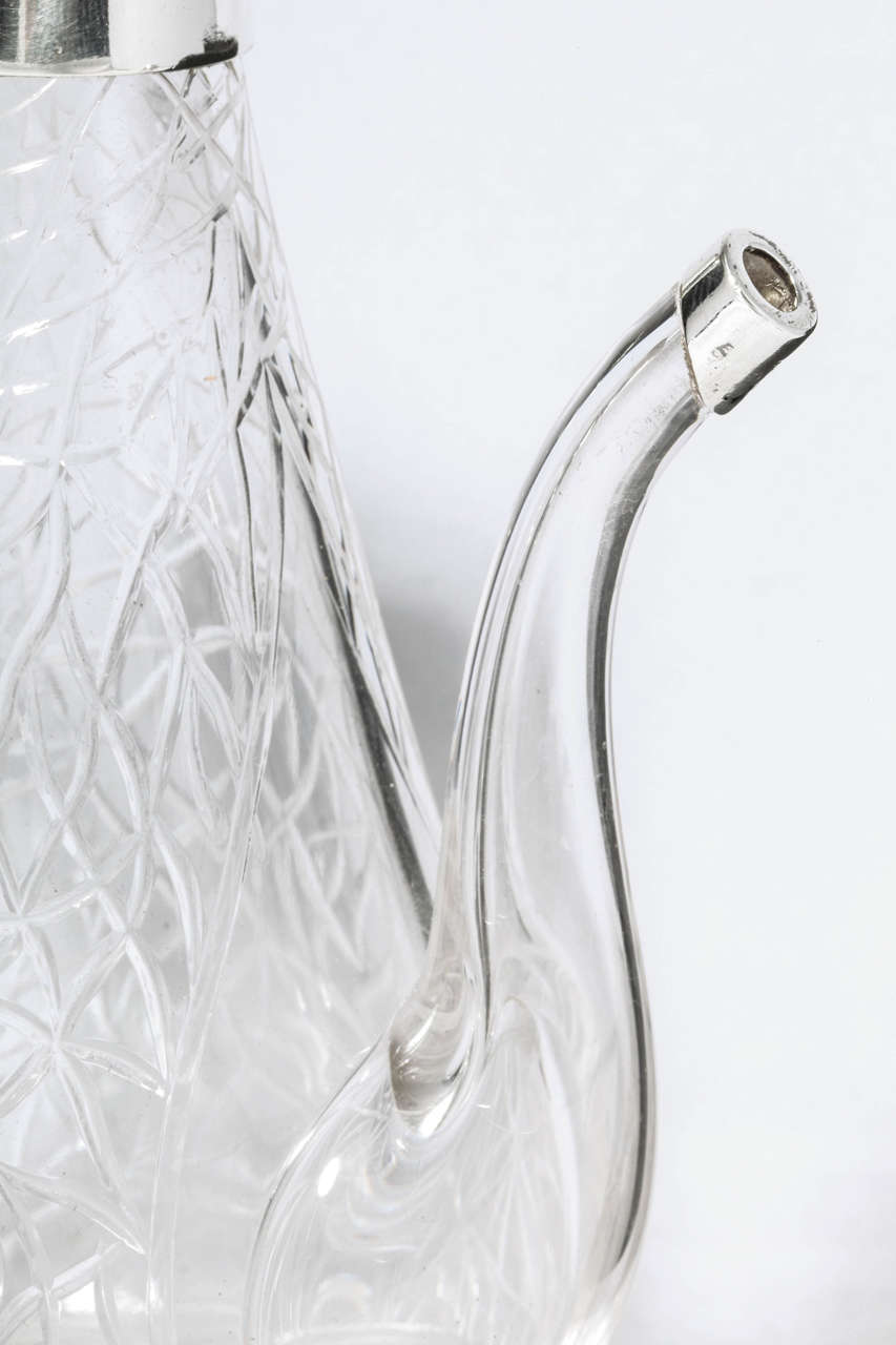 Fin du XIXe siècle Rare et délicate carafe à liqueur victorienne à couvercle monté en argent sterling en vente