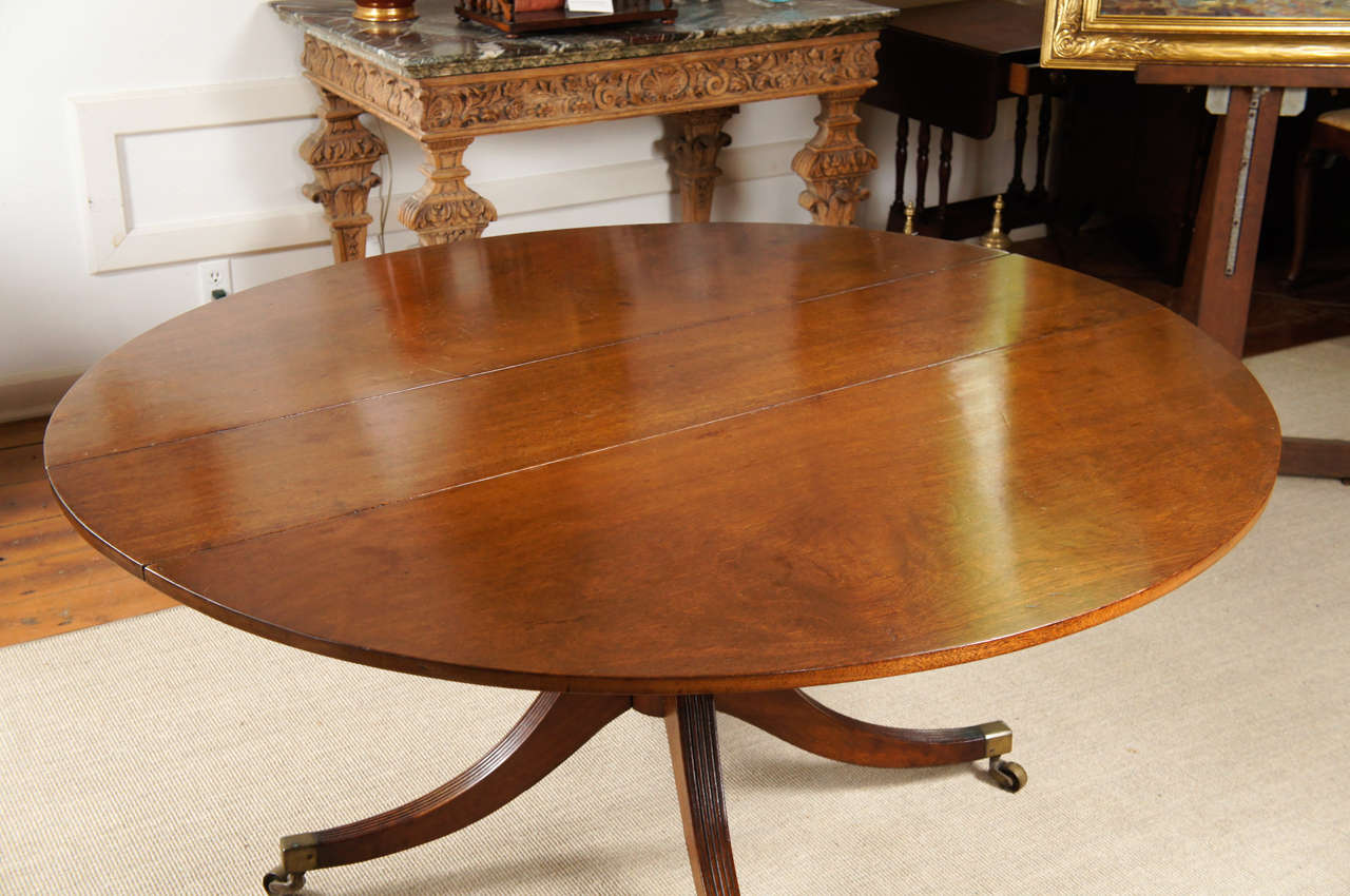 George III English Mahogany Drop-Leaf Dining Table For Sale