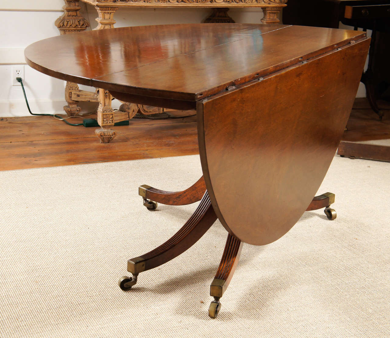 19th Century English Mahogany Drop-Leaf Dining Table For Sale