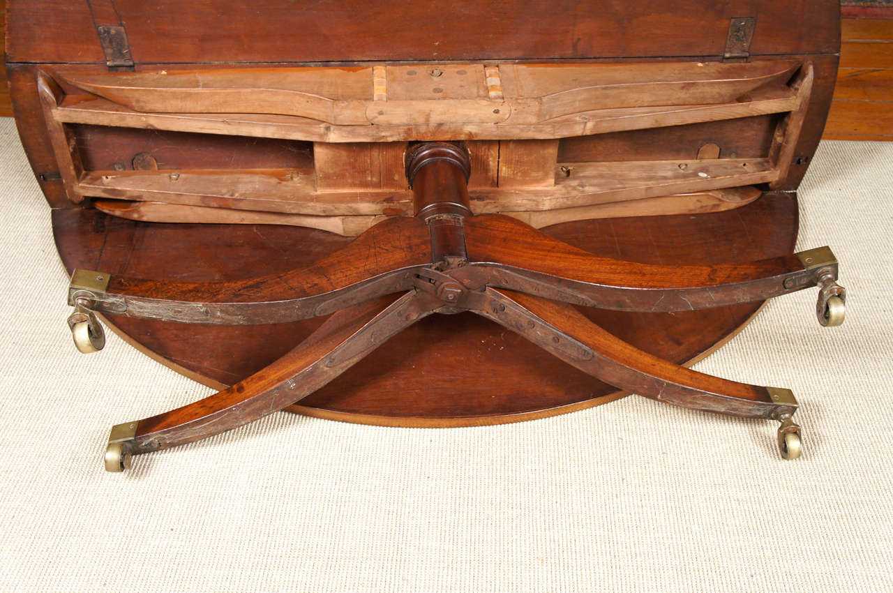 English Mahogany Drop-Leaf Dining Table For Sale 1