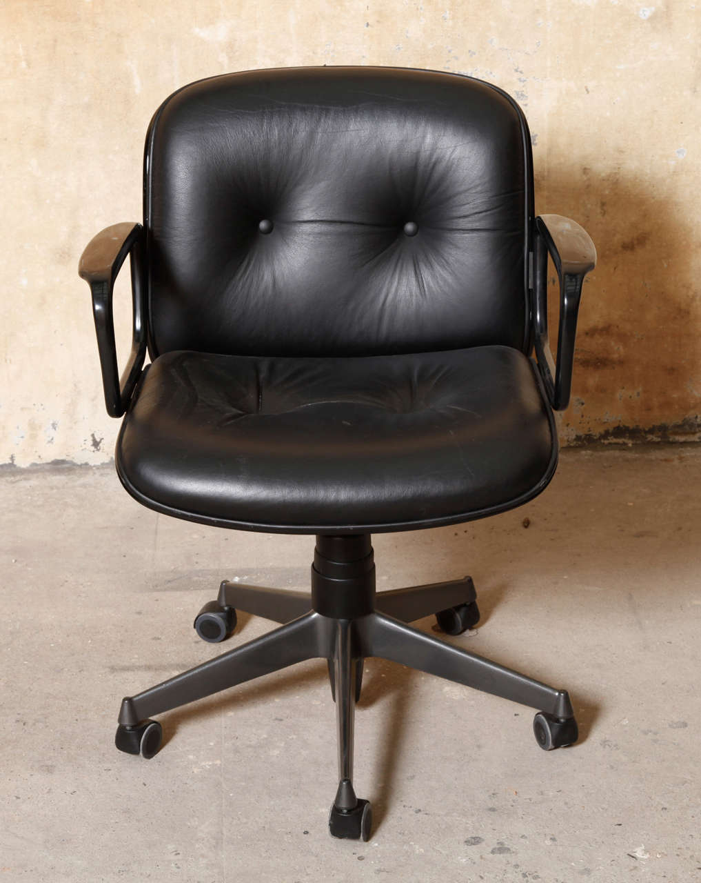 Desk Chair by Ico Parisi, circa 1970.
Seat and back in black plexi and black leather, adjustable lacquered metal base.
MIM Edition.
Height 84 width 63 cm,depth 53 cm.