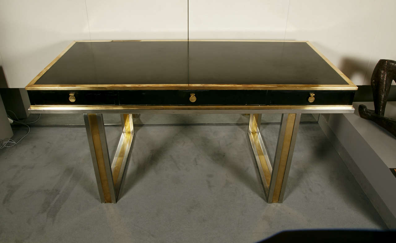 Laminated wood, metal for the base, finishes with chromed metal and brass
Tree drawers in front 
H. 77 x L. 162 x P. 71 cm
H. 30.3 x W. 63.7 x D. 27.9 in.