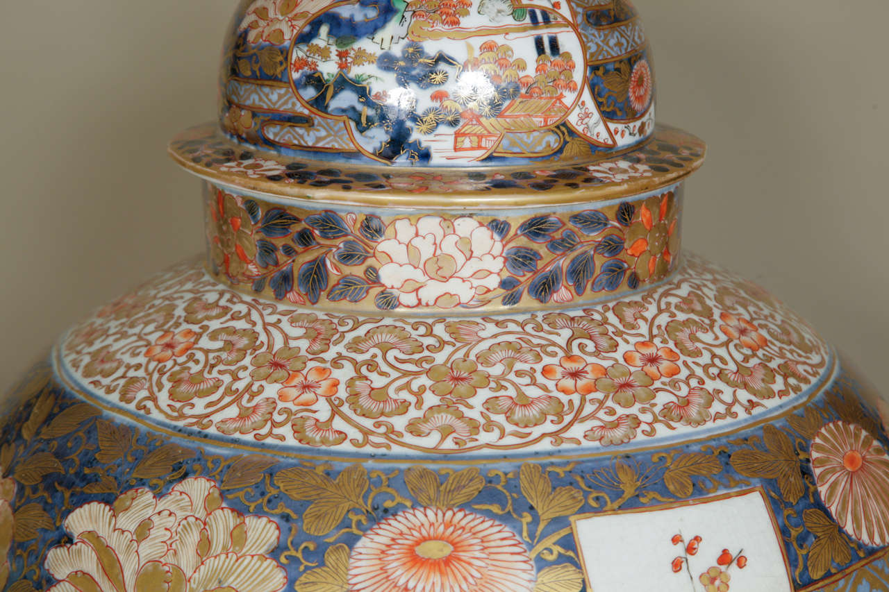 Large Japanese Late 17th / Early 18th Century Imari Ovoid Vase In Good Condition In London, GB