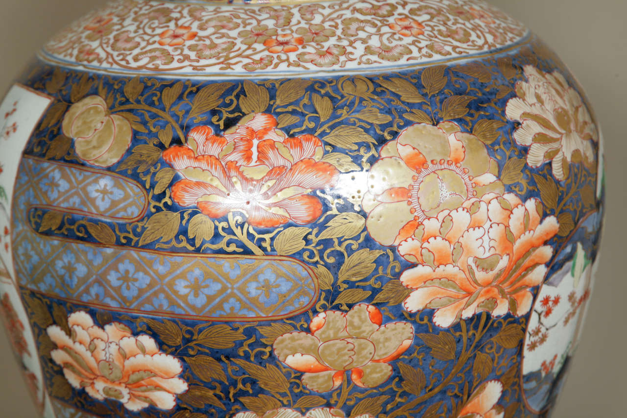 Large Japanese Late 17th / Early 18th Century Imari Ovoid Vase 1