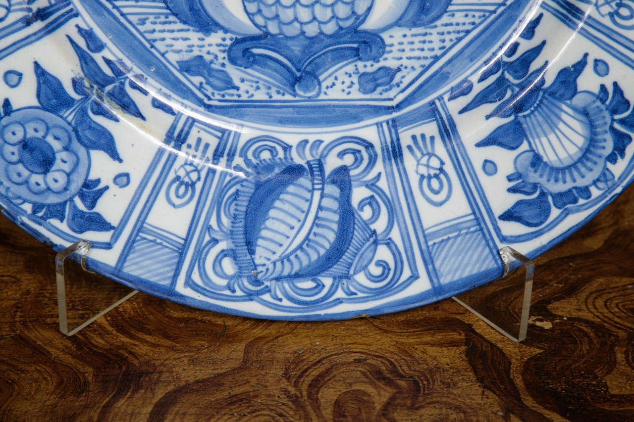 Large Early 18th Century German Delft Blue & White Kraak Style Charger In Excellent Condition In London, GB