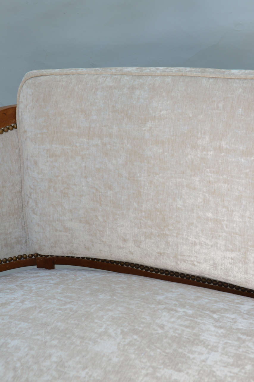 Biedermeier Style Upholstered Settee In Excellent Condition In West Palm Beach, FL