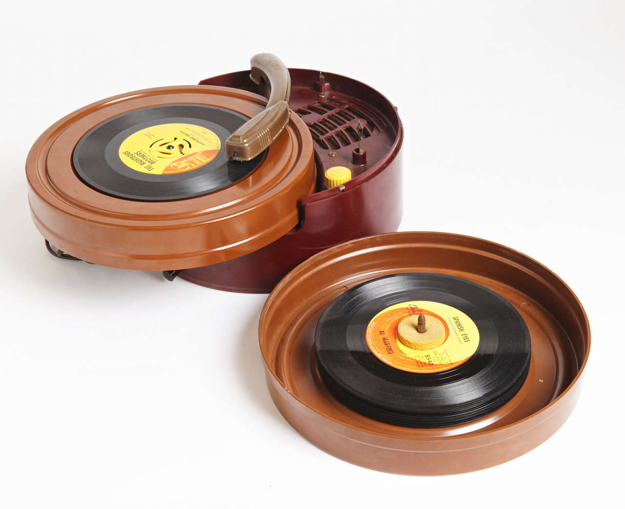 Mid-Century Catalin Bakelite Self-Contained Portable Record Player With Storage In Good Condition For Sale In Dallas, TX