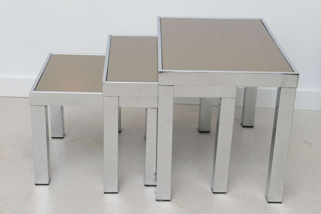Vintage Trio of Nesting Tables In Excellent Condition For Sale In West Palm Beach, FL