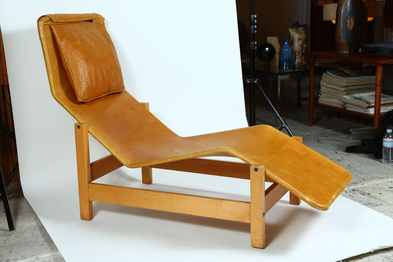 Oak and leather chaise lounge c.1970 from Sweden.