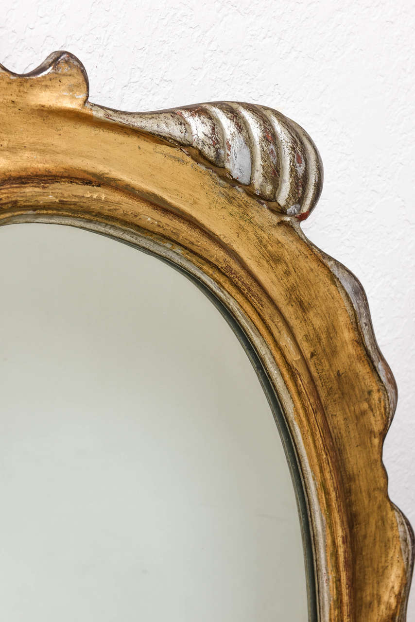 Hollywood-Regency-Spiegel aus vergoldetem Holz im Stil von Dorothy Draper (20. Jahrhundert) im Angebot