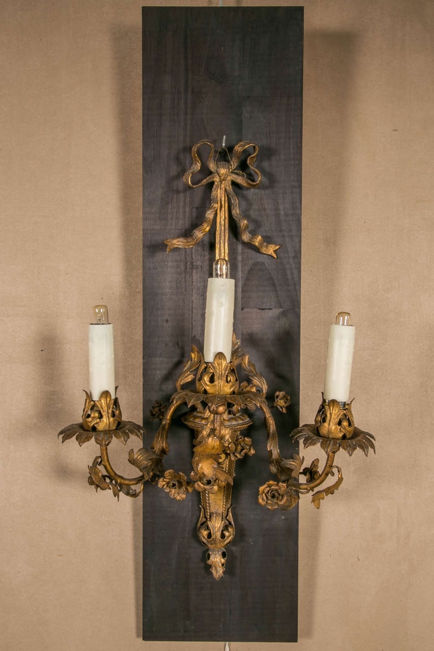 1950 Pair of Gilt Metal Wall Sconces in Louis XVI Style In Good Condition For Sale In Saint-Ouen, FR