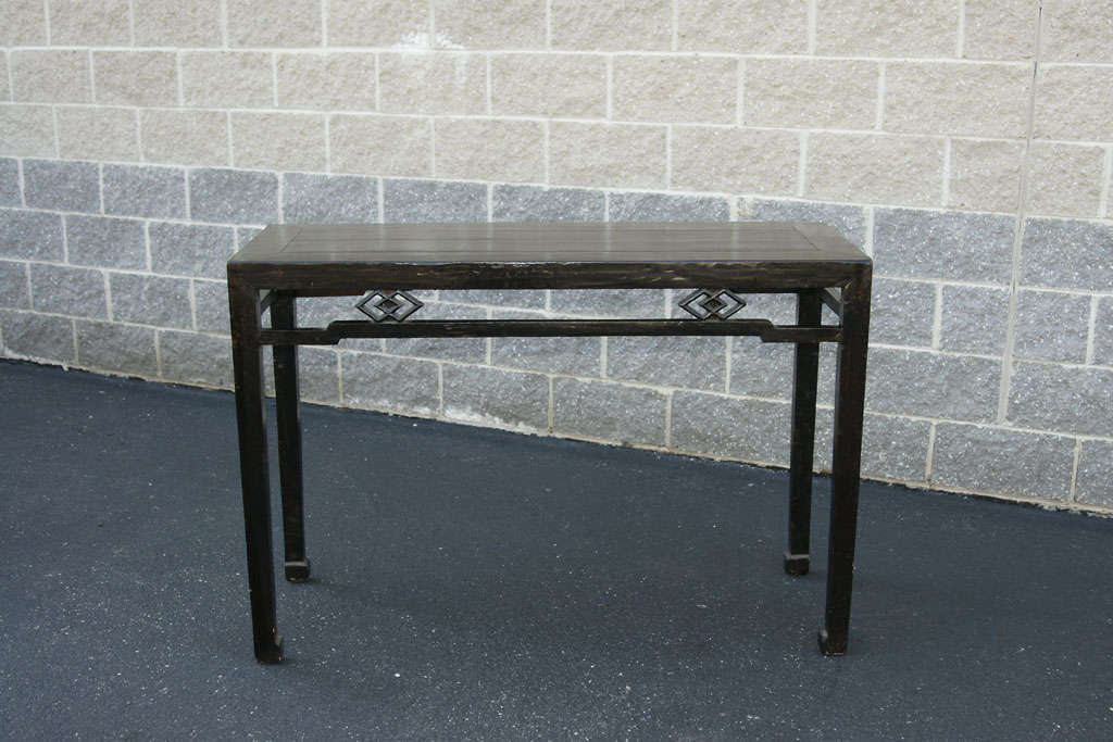 Chinese Mid-19th Century Q'ing Dynasty Black Lacquered Southern Elm Side Table