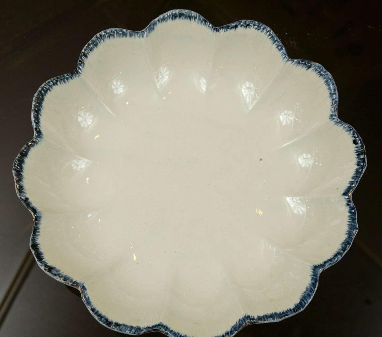 PR. of English pearl ware Blue Wedgwood Feather edge Scalloped bowls In Good Condition In Stamford, CT