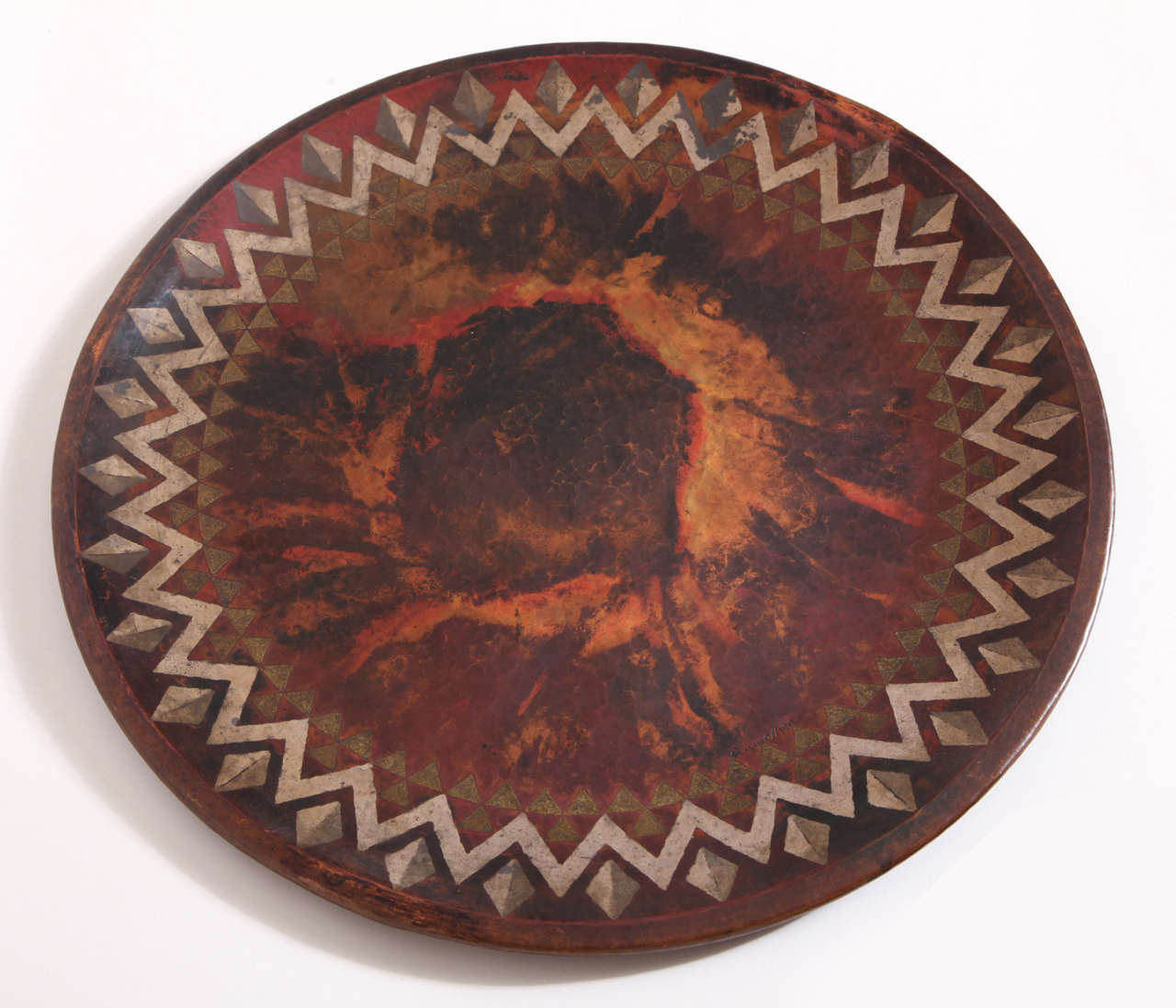 This circular dinanderie tray has a chevron and zig zag design around the periphery.
Signed: 'CL-LINOSSIER' incised

Literature:
Jean Gaillard, Claudius Linossier Dinandier, Editions Lyonnaises d'Art et d'Histoire, Lyon, 1994, p. 167 for a