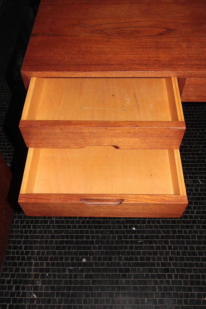Arne Wahl Iversen Teak Desk for Vinde Mobelfabrik In Excellent Condition In New York, NY