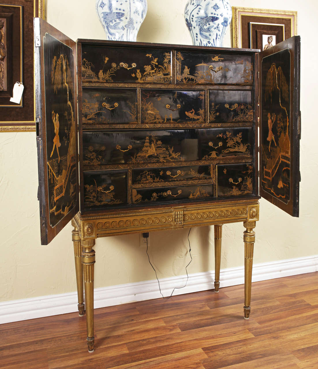 Early 19th c English chinoisserie black lacquered cabinet on stand In Excellent Condition In Dallas, TX