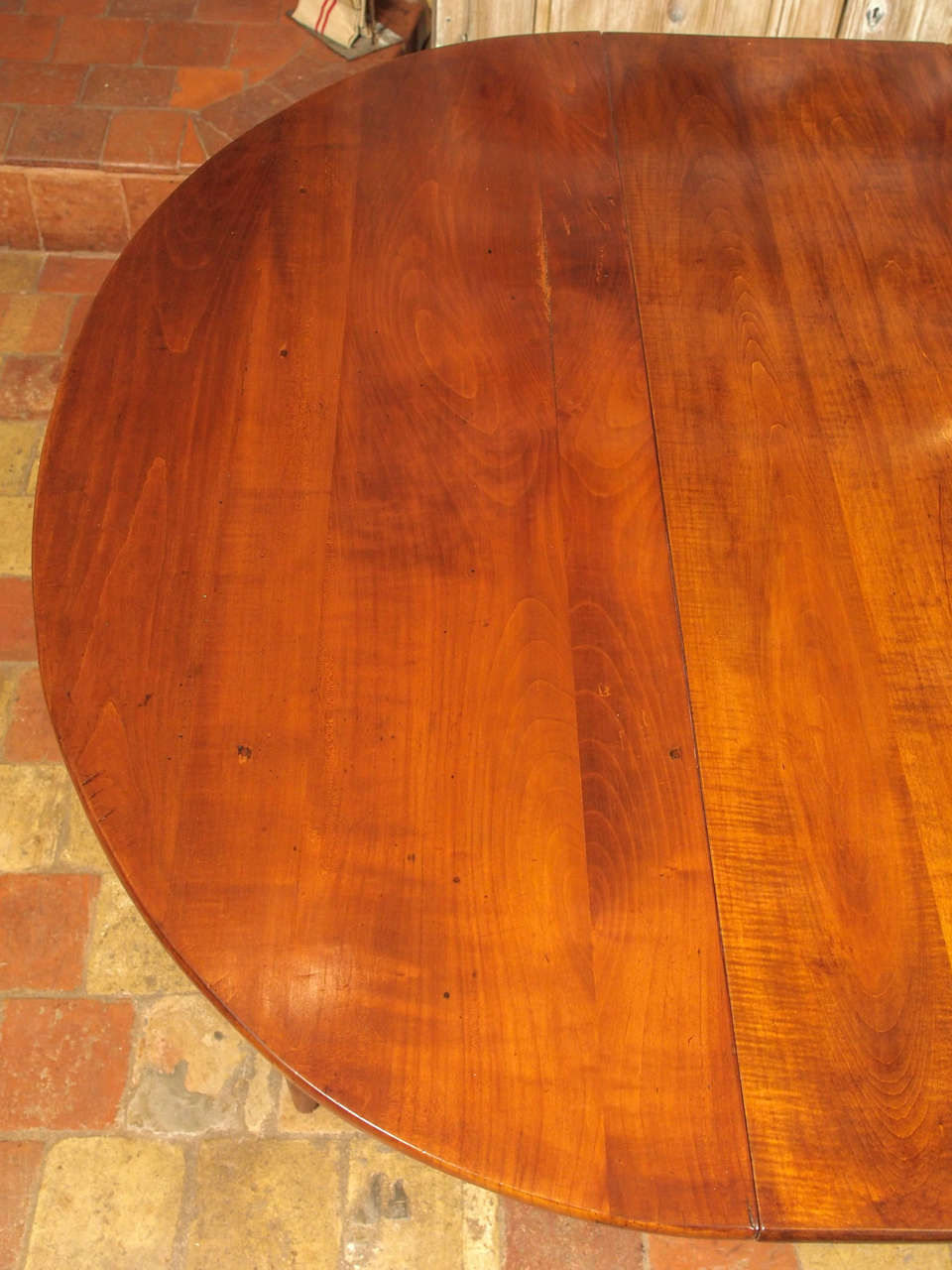 Louis XVI Style Dining Table In Excellent Condition In New Orleans, LA