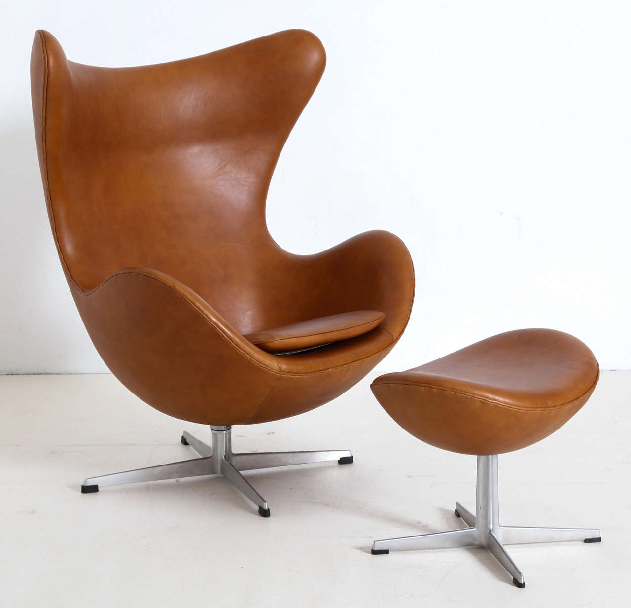 Arne Jacobsen "Egg" Chair with Ottoman