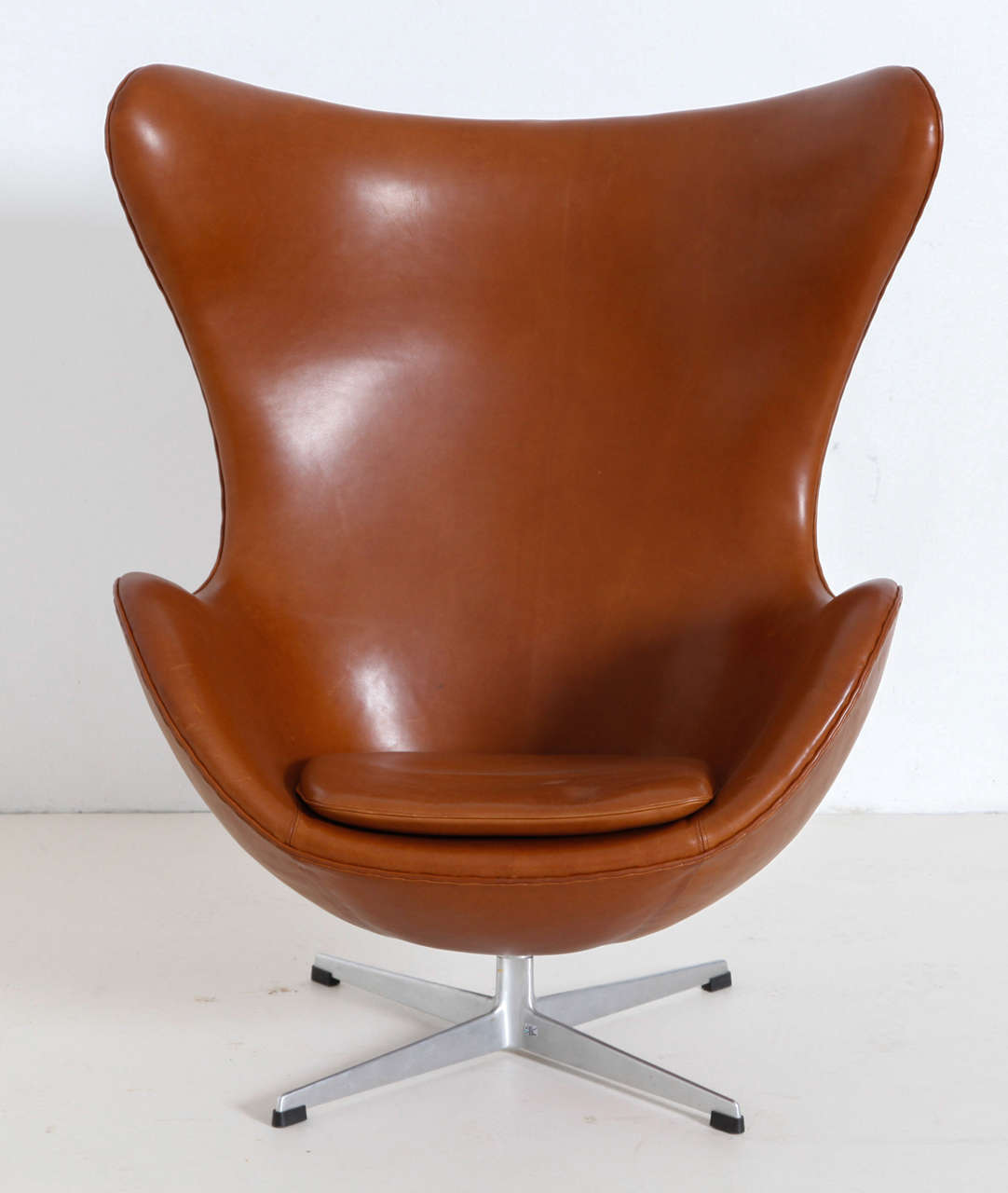 Vintage 1964 Arne Jacobsen lounge chair model 3316 