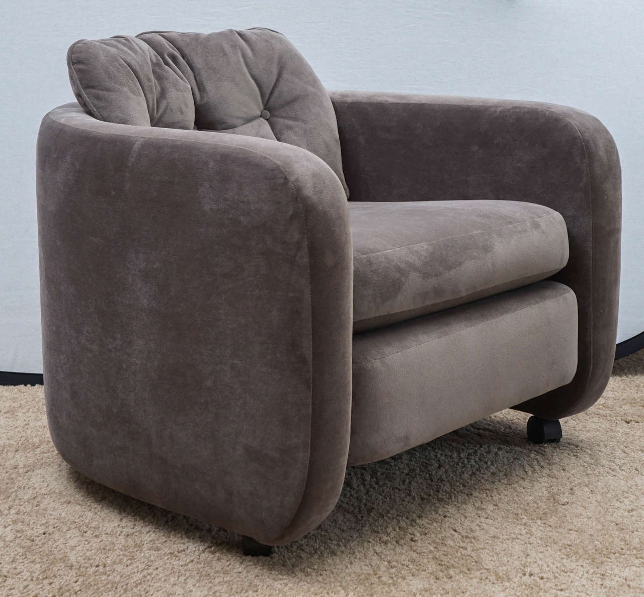 Stunning pair of comfy armchairs that invite you to 