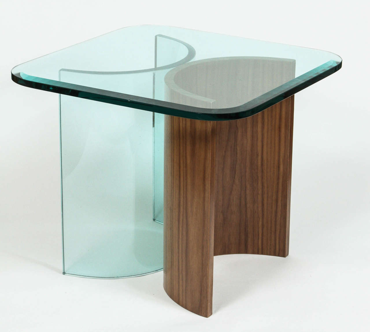 Pair of curved glass and walnut side tables.
Curved tempered glass Pace style side tables from the late 1970s with added walnut veneer leg (one on each table). Could be used as side tables or together as a coffee table.