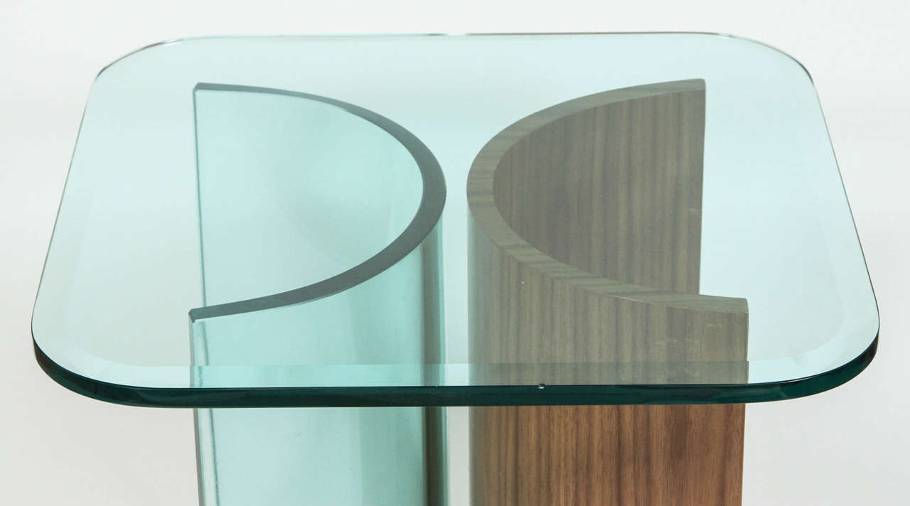 Modern Pair of Curved Glass and Walnut Side Tables For Sale