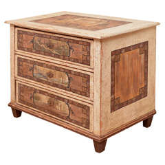A painted 3-drawer commode