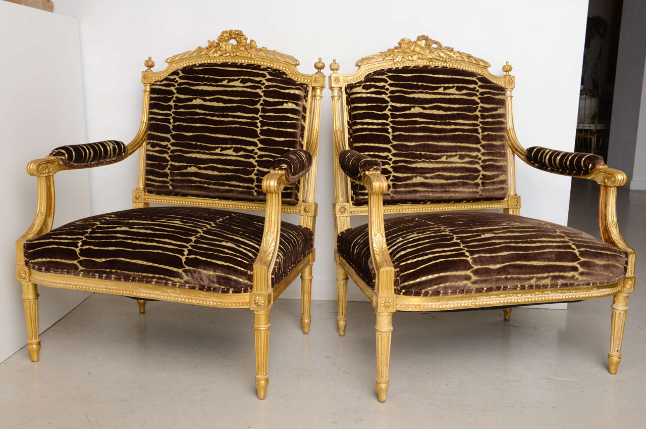 Neoclassical Revival Pair of Italian Gilt Armchairs