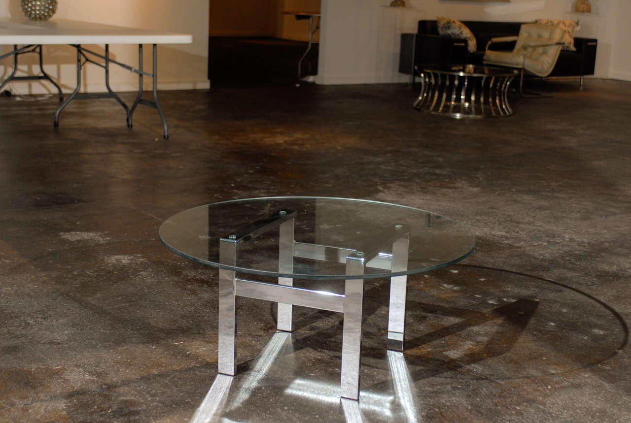 Chrome Table basse de bar plate en chrome et verre dans le style de Milo Baughman en vente