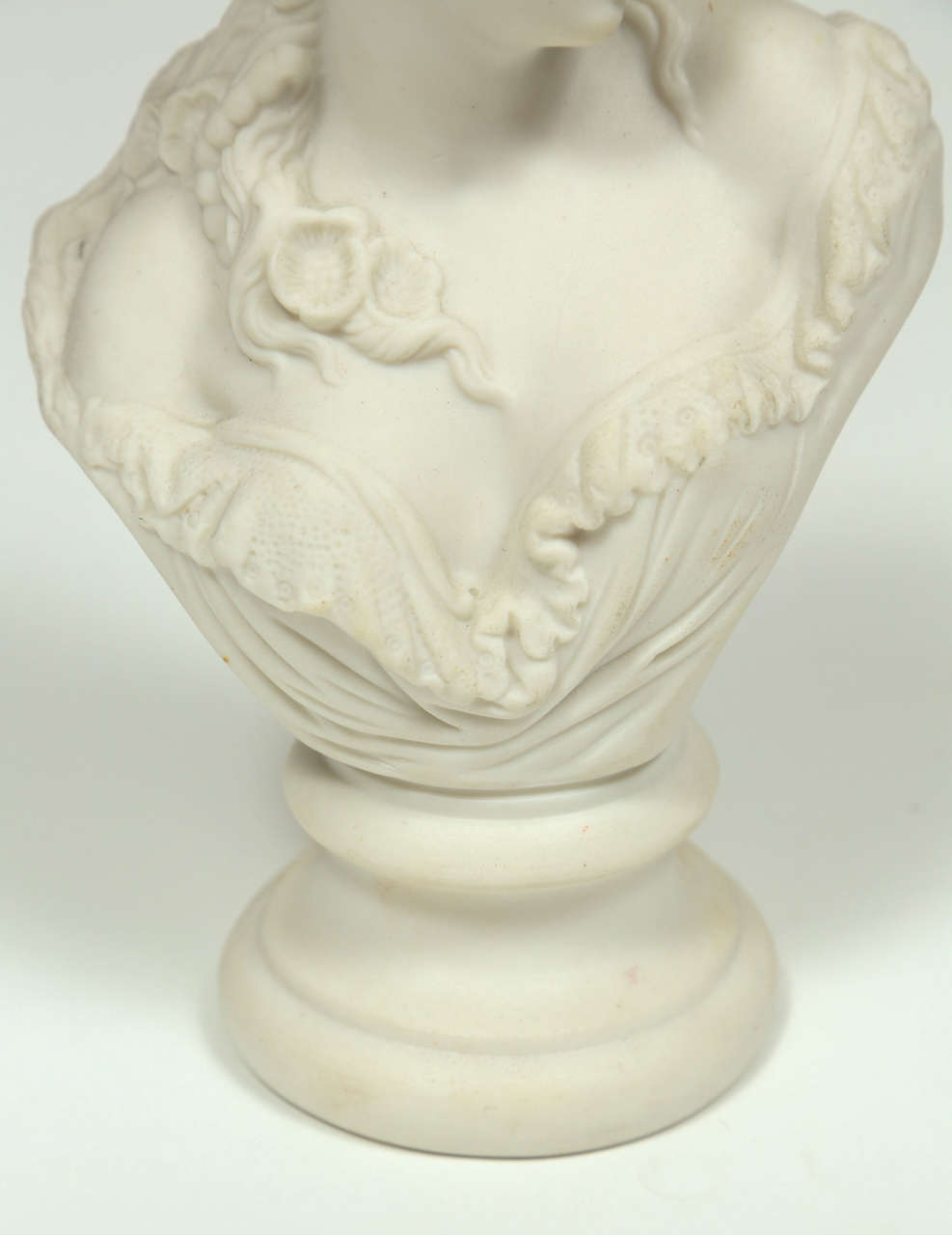 Classical Porcelain Bust In Excellent Condition In Los Angeles, CA