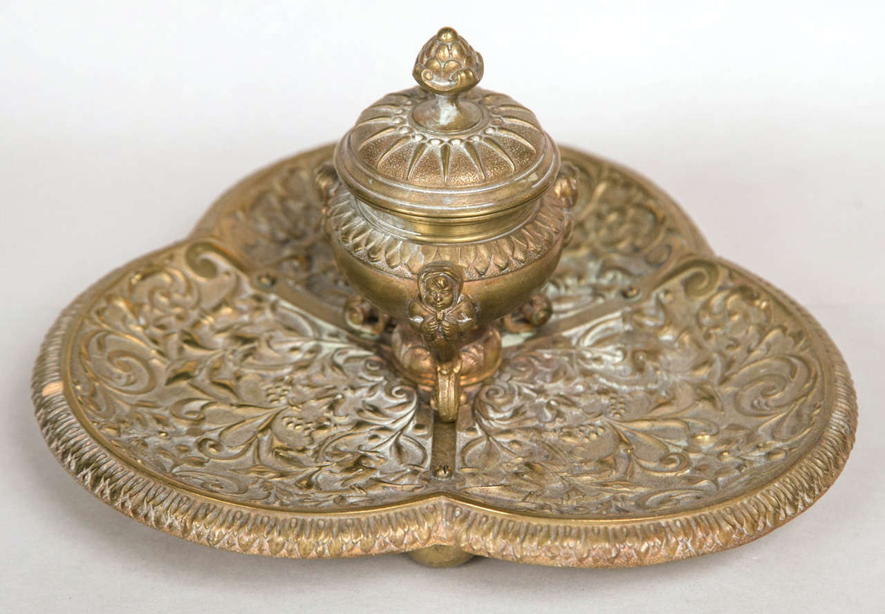 Pierced bronze inkwell, 19th century orientate