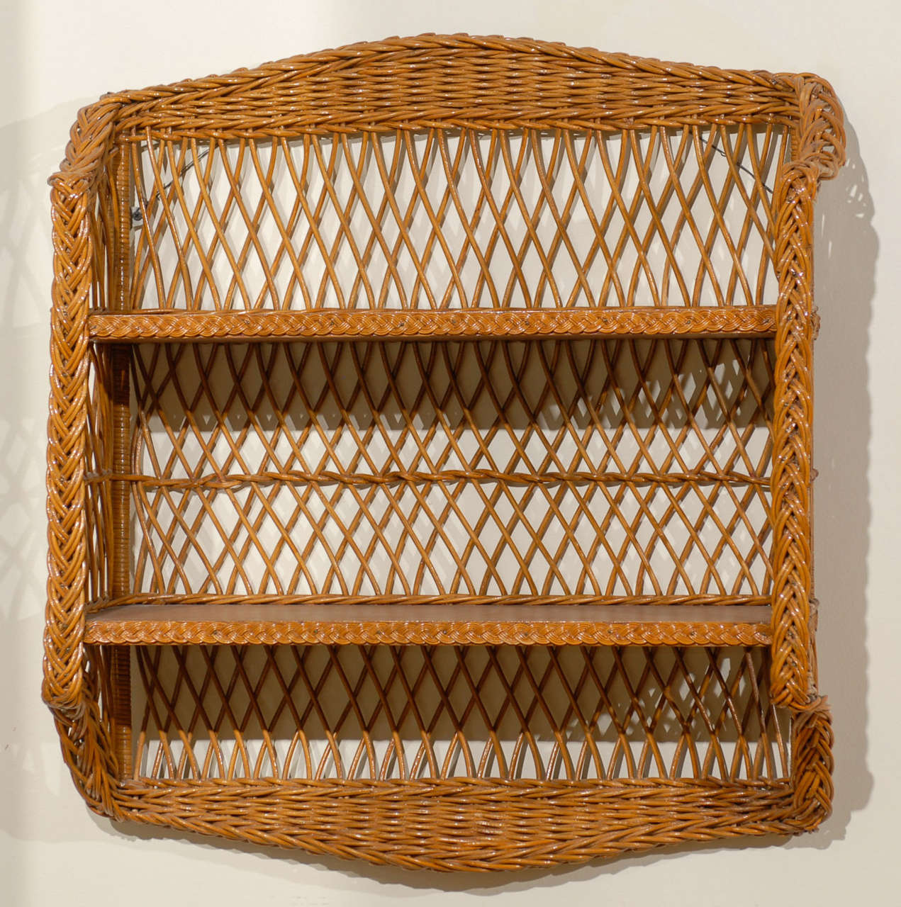 Fabulous rare American natural wicker shelf, with two wooden shelves. Circa 1915-1920 by Heyward - Wakefield.