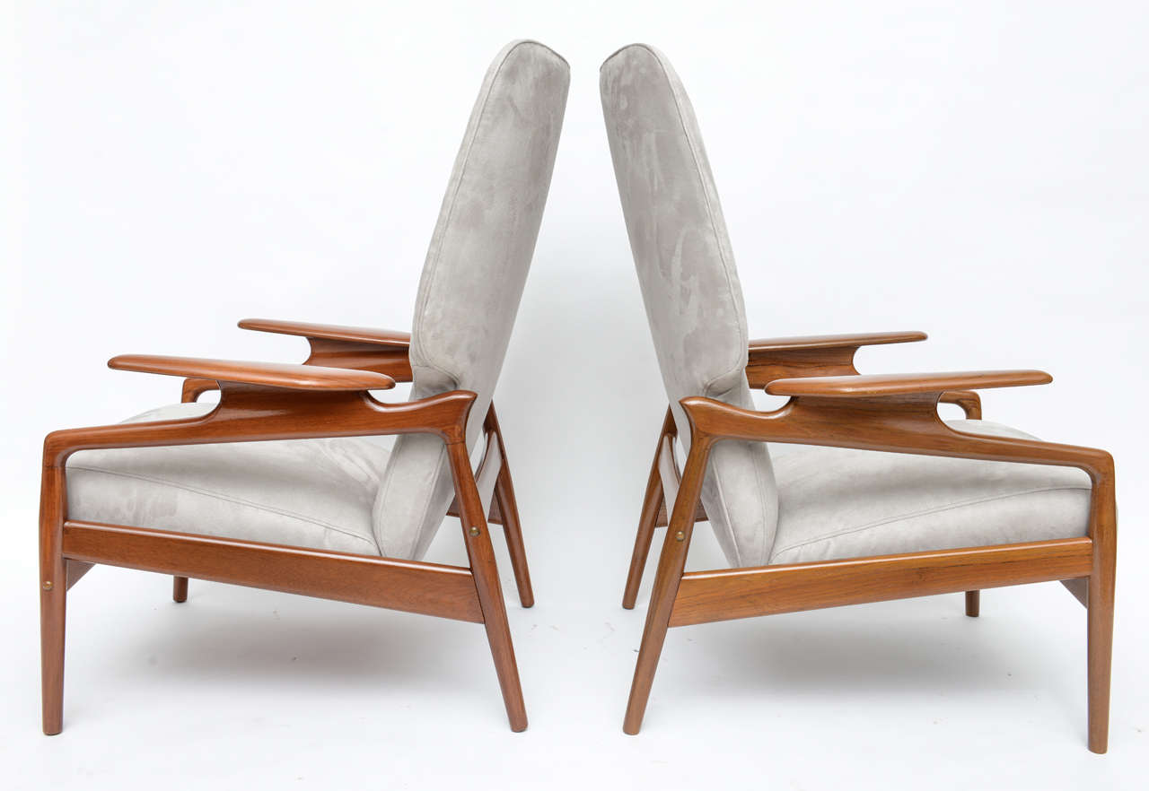 Pair of Danish Modern Armchairs, Manner of Finn Juhl In Excellent Condition In Hollywood, FL