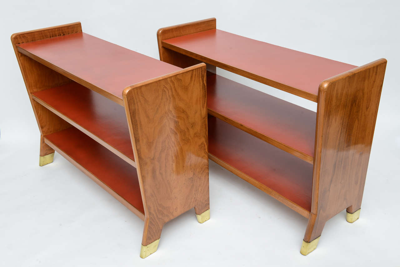 Mid-Century Modern Fine Gio Ponti Fruitwood and Leather Dwarf Bookcase For Sale