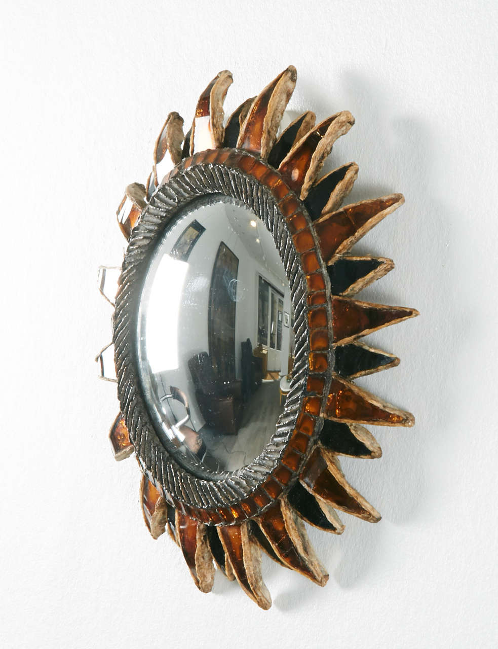 Mirror with orange and black talosel resin
Signed. Made in France and Line Vautrin on the reverse.