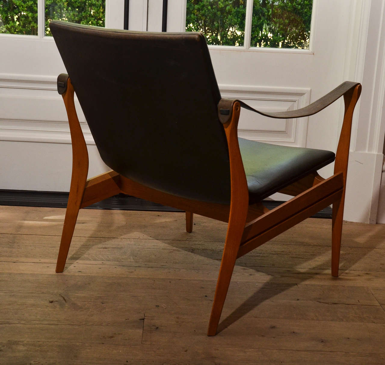 Pair of Safari Chairs by Karen and Ebbe Clemmensen in Black Leather In Excellent Condition In Sag Harbor, NY