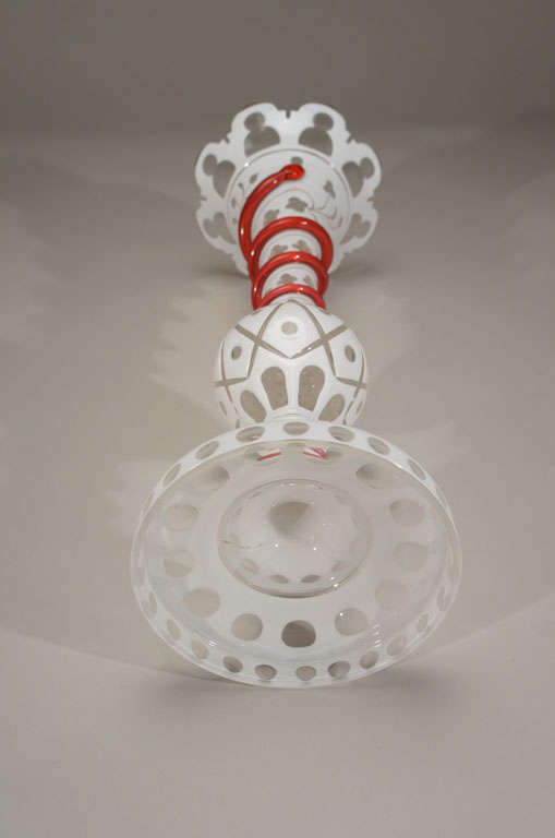 Vase trompette français soufflé à la main du 19ème siècle avec décorations appliquées en vente 6