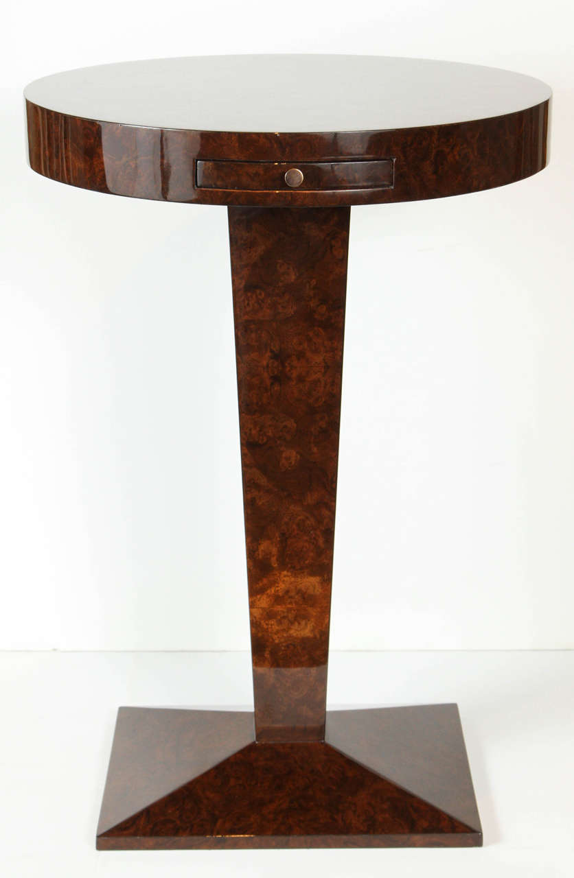 Perfectly scaled and gorgeous in form, this burled walnut side table makes a statement wherever it is. The burled walnut veneer give this table a rich and stylish elegance that fits perfectly in contemporary design as well as transitional. The top