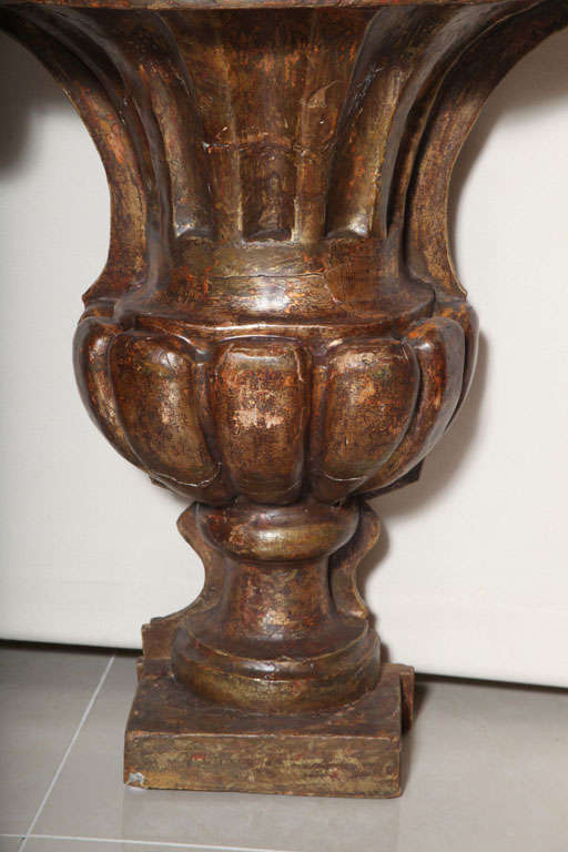 Monumental Italian Neoclassic Giltwood Wall Urn In Excellent Condition For Sale In Hollywood, FL
